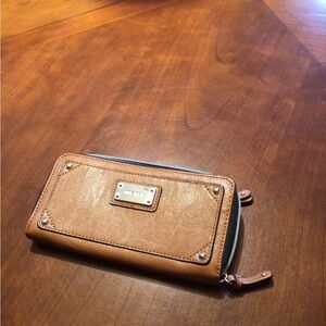 Wallet Nine West cheetah/leopard design inside